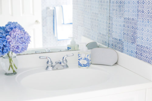 design darling nantucket bathroom peter fasano sintra wallpaper