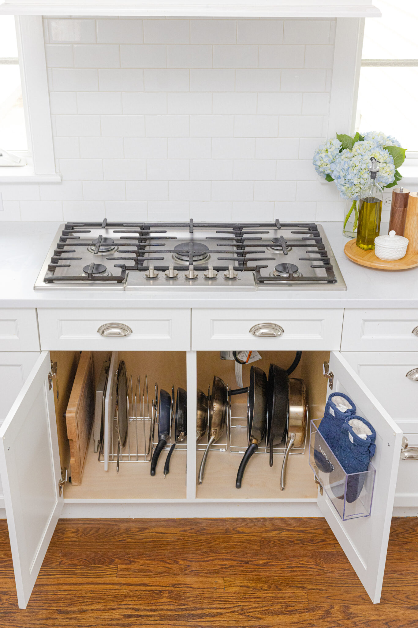 How to Organize Kitchen Cabinets and Drawers for Maximum Efficiency