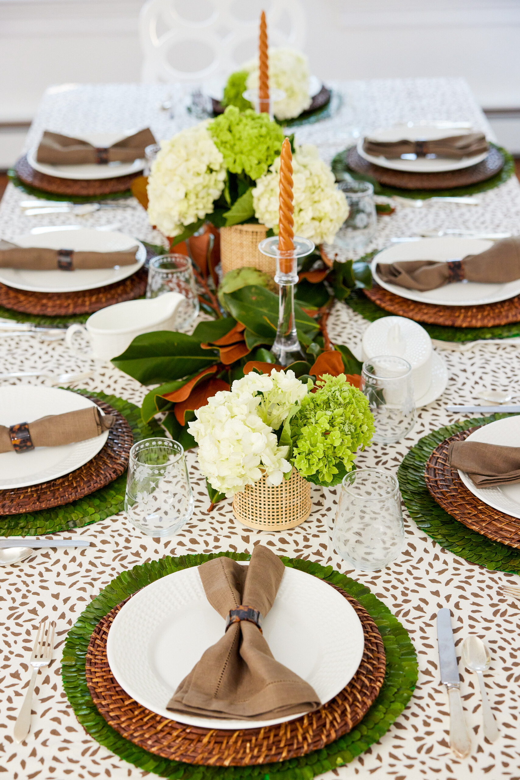 thanksgiving tablescape with magnolia leaves