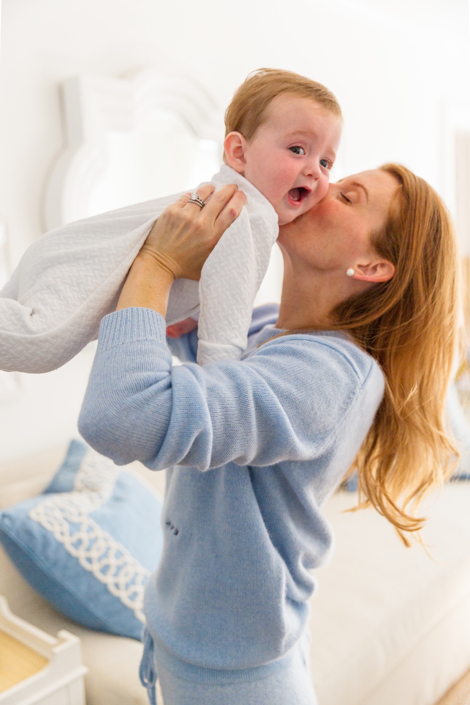 tuckernuck ice blue cashmere bodie boyfriend crewneck sweater